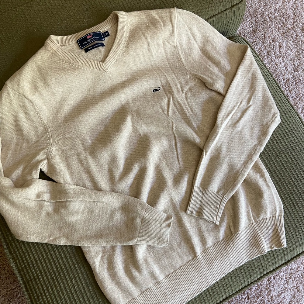 Vineyard Vines cashmere V neck sweater